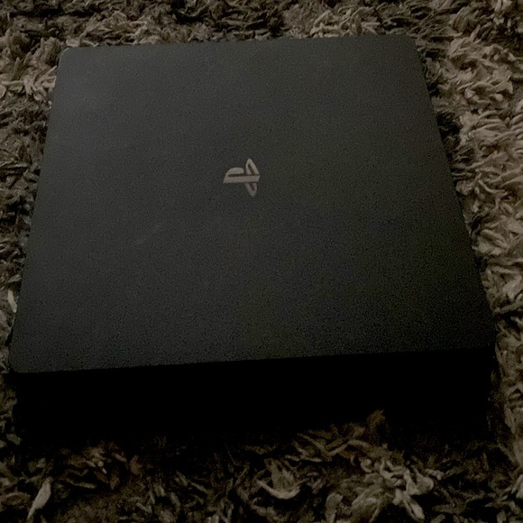 PlayStation 4 - Picture 1 of 1
